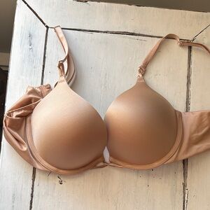 Victoria's Secret Smooth Nude Bombshell Plunge bra
